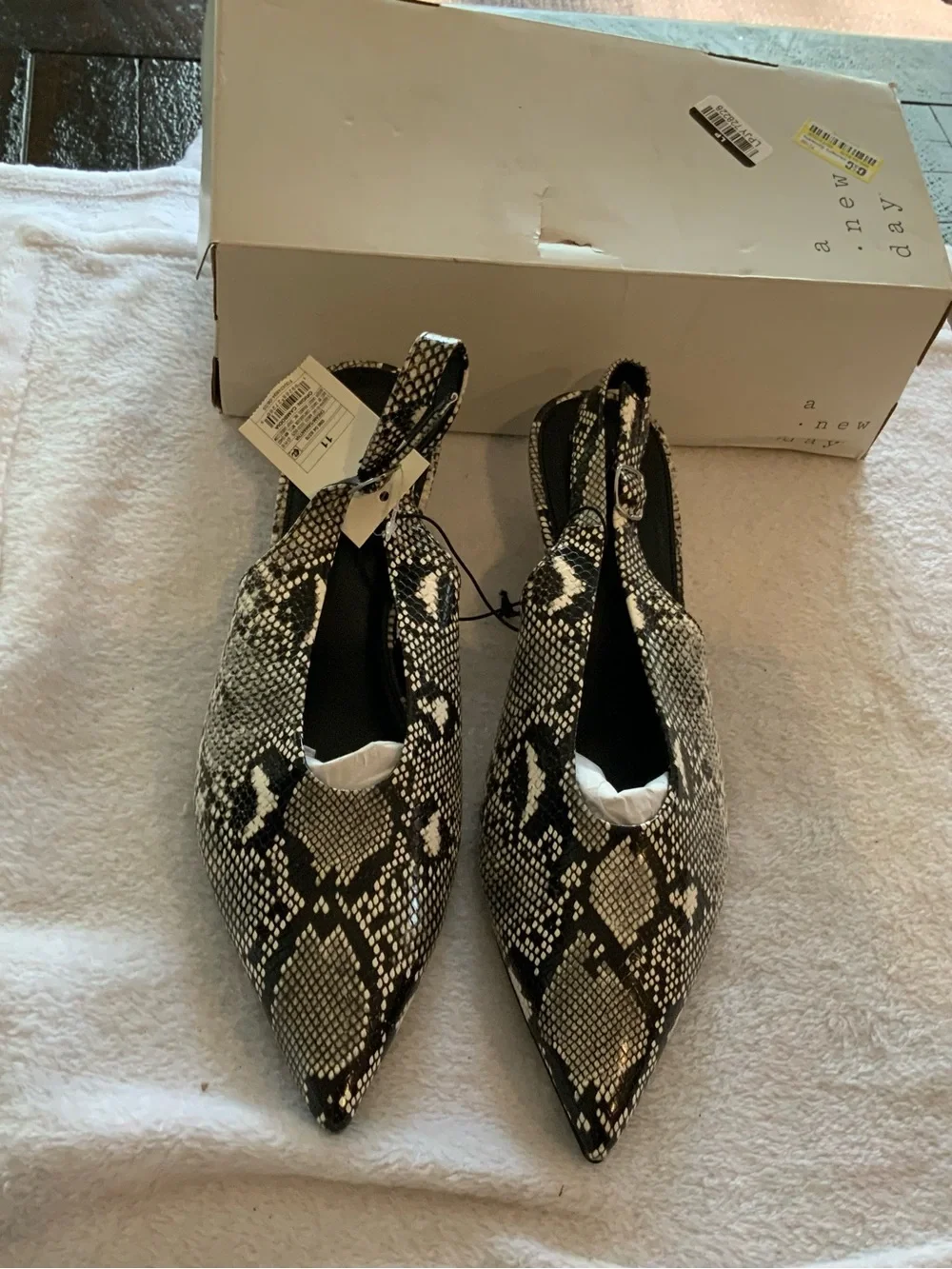 a new day Women's Black & White Snake-Print Pointed Slingback Flats new size 11